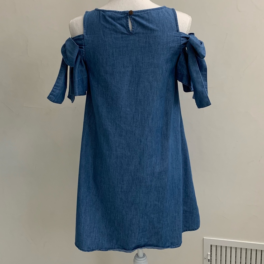 Dress - Picture 7 of 8